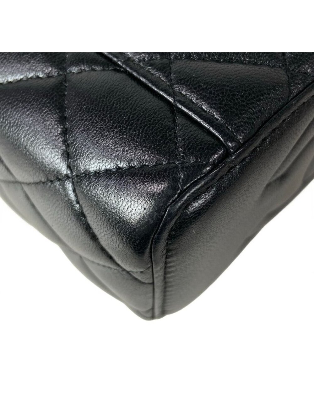 ★SOLD★ Chanel Vanity Bag Casematelasse Black Gold Lambskin - Picture 9 of 15